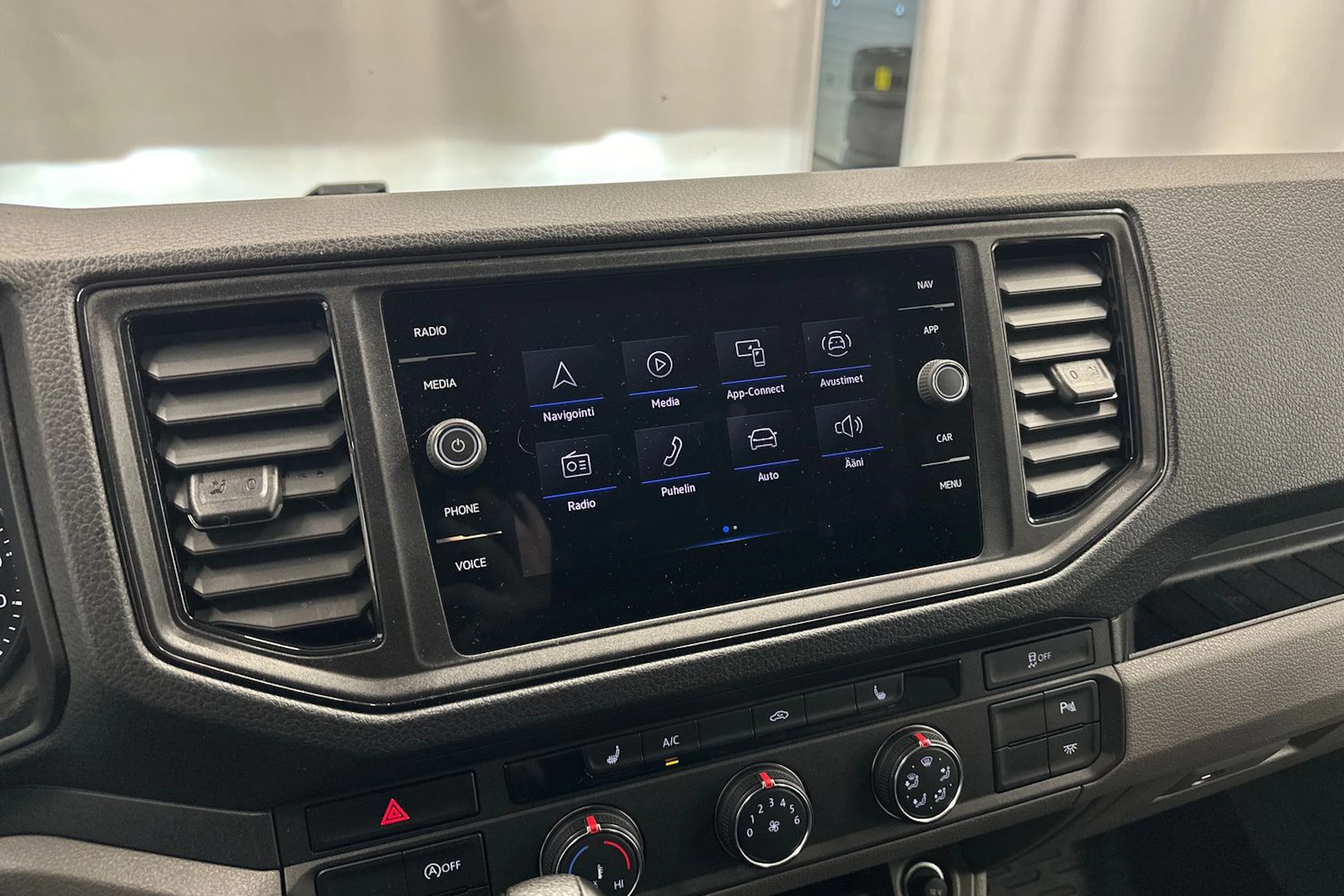 musta Volkswagen Crafter 2022 kuva 17.