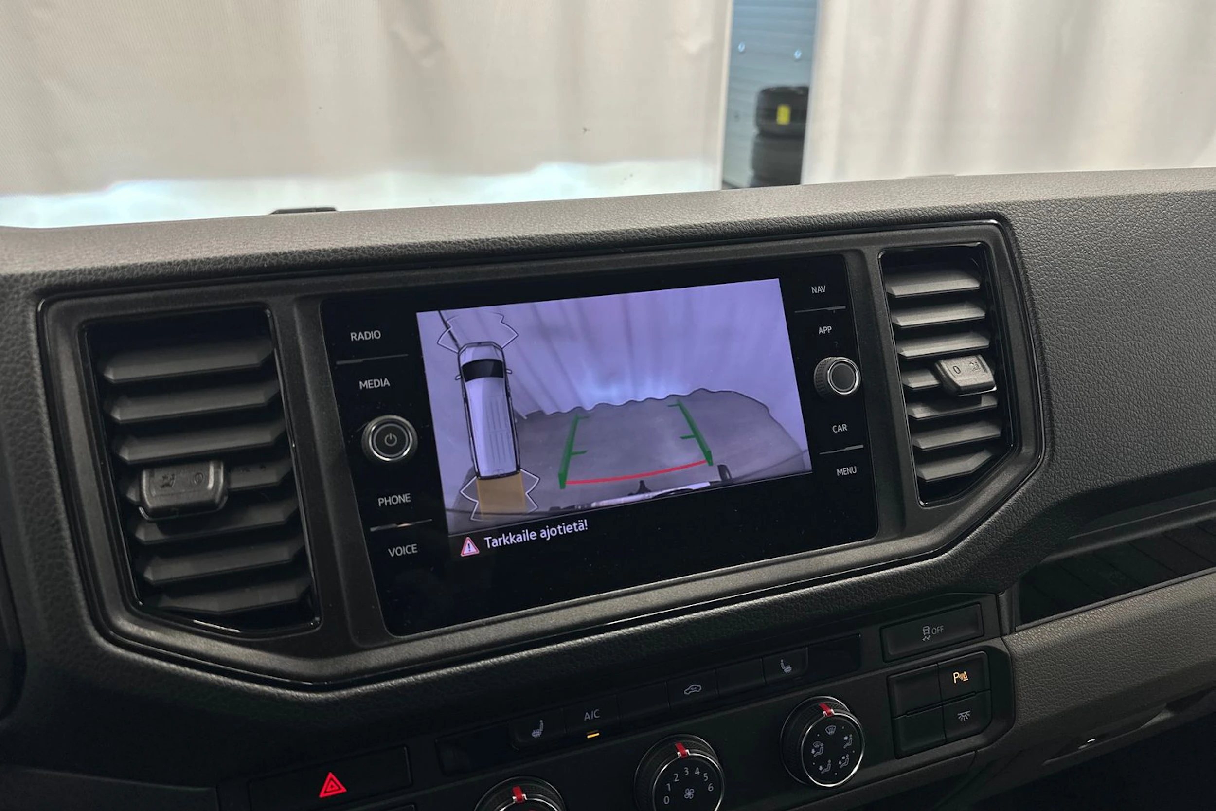 musta Volkswagen Crafter 2022 kuva 18.