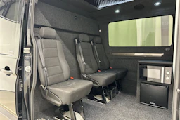 musta Volkswagen Crafter 2022 kuva 23.