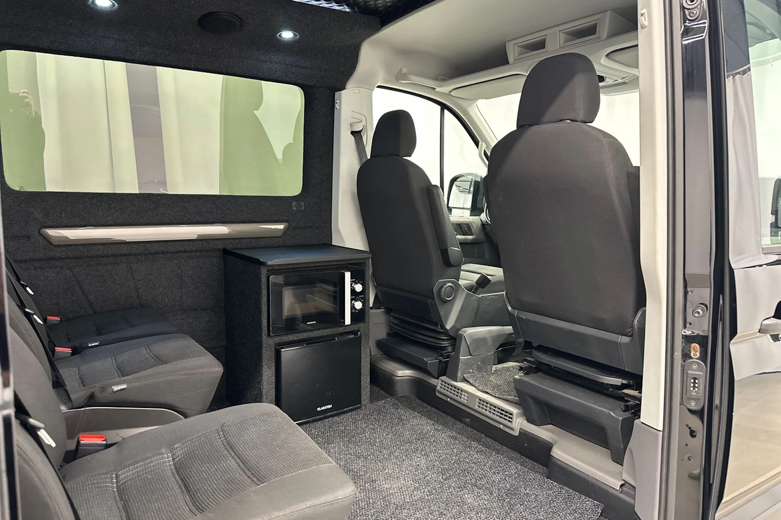 musta Volkswagen Crafter 2022 kuva 24.