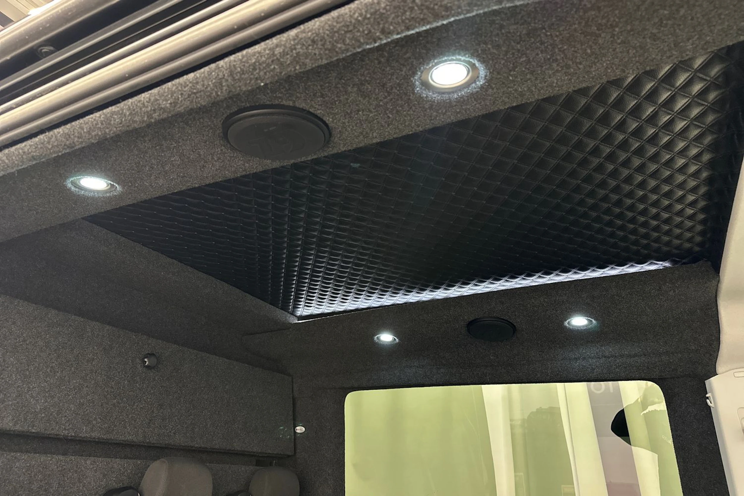 musta Volkswagen Crafter 2022 kuva 25.