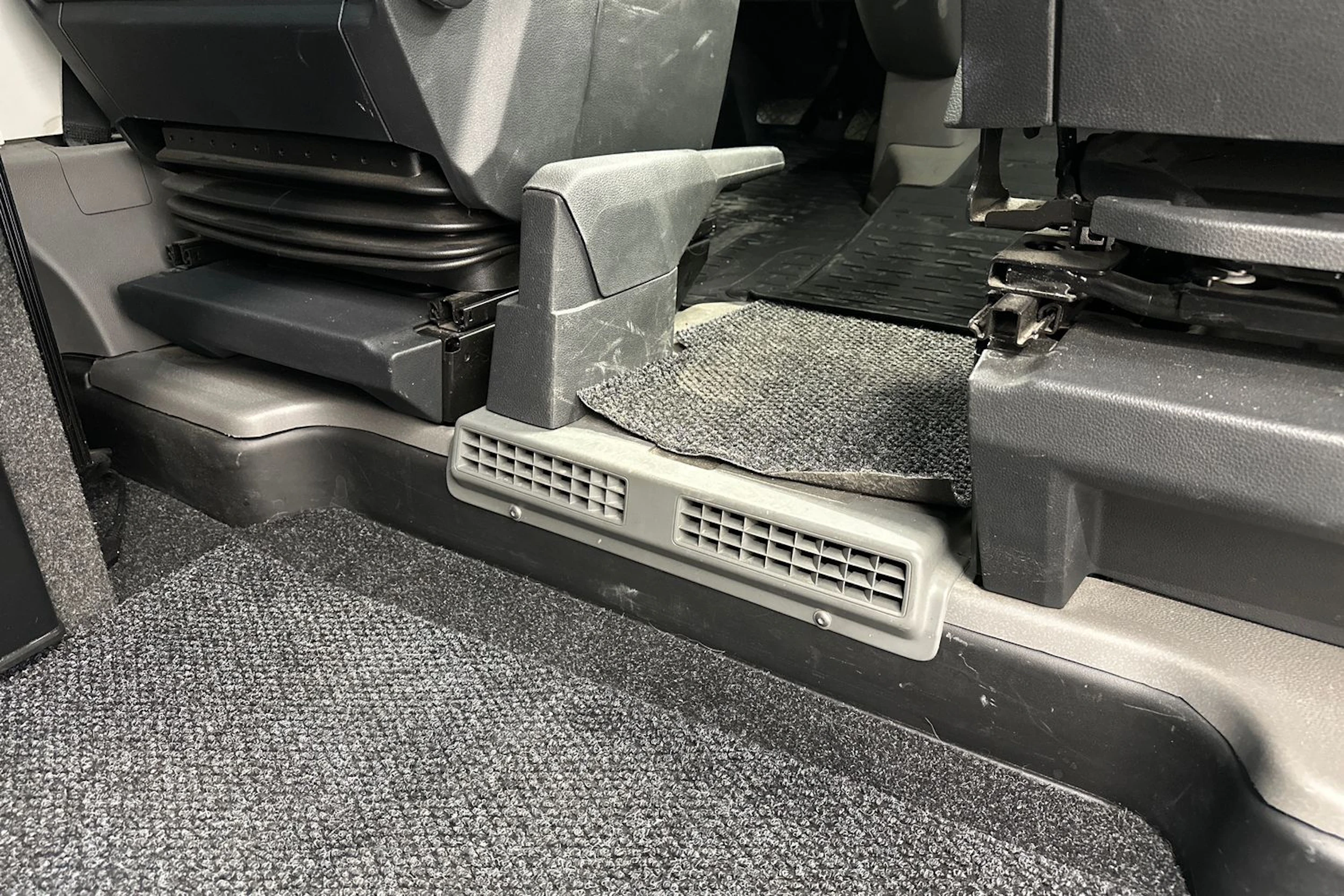 musta Volkswagen Crafter 2022 kuva 27.