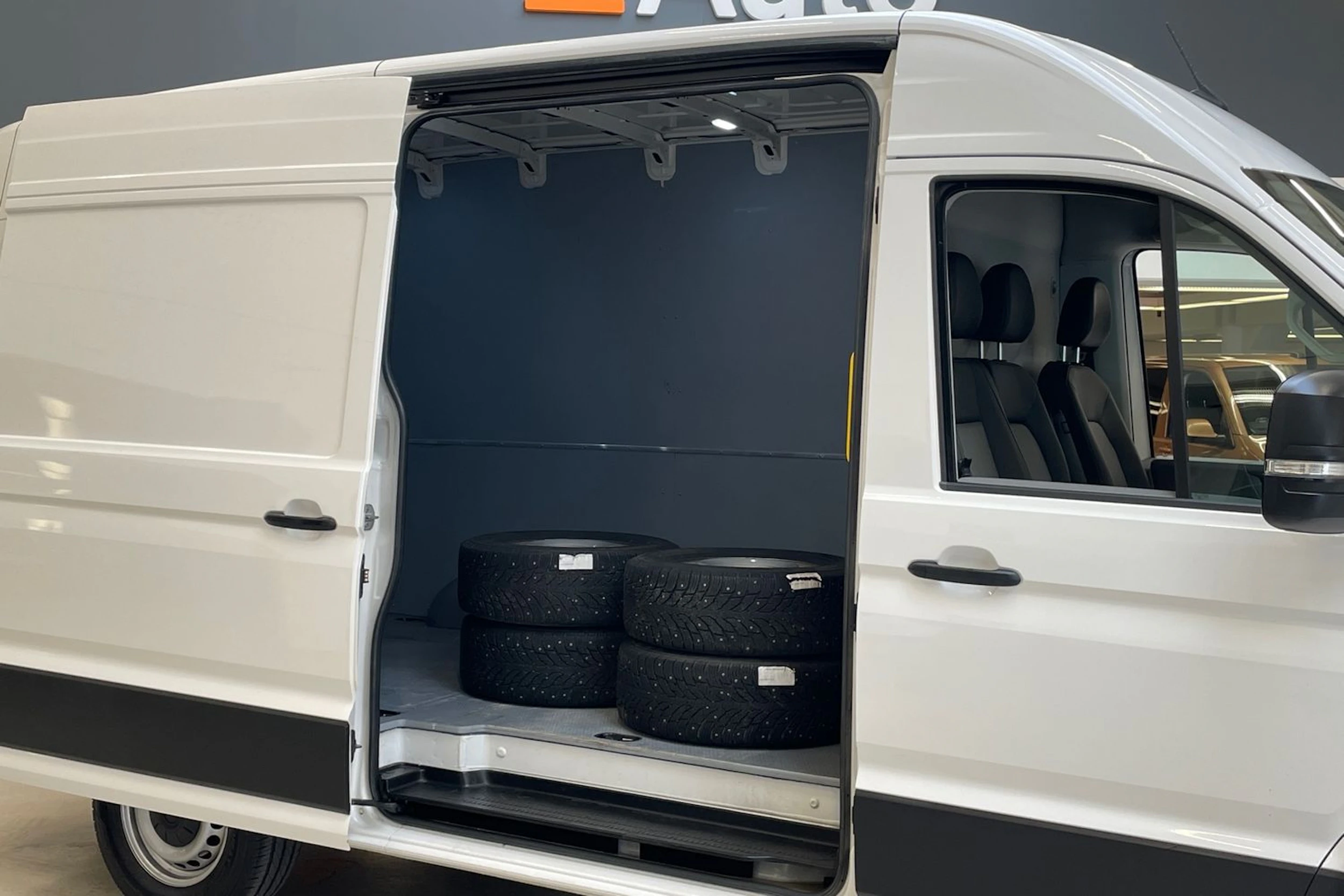 valkoinen Volkswagen Crafter 2023 kuva 13.