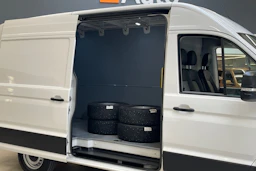 valkoinen Volkswagen Crafter 2023 kuva 13.