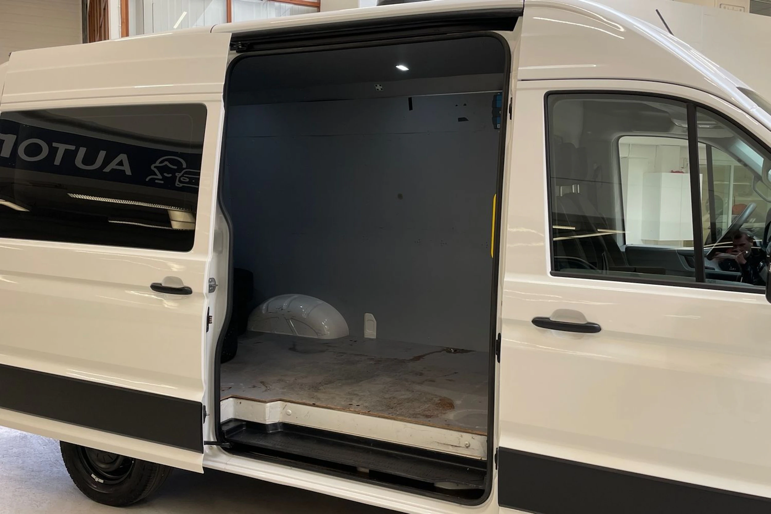 valkoinen Volkswagen Crafter 2023 kuva 13.