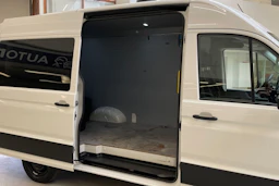 valkoinen Volkswagen Crafter 2023 kuva 13.