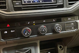 valkoinen Volkswagen Crafter 2023 kuva 23.