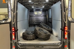 harmaa Volkswagen Crafter 2023 kuva 16.