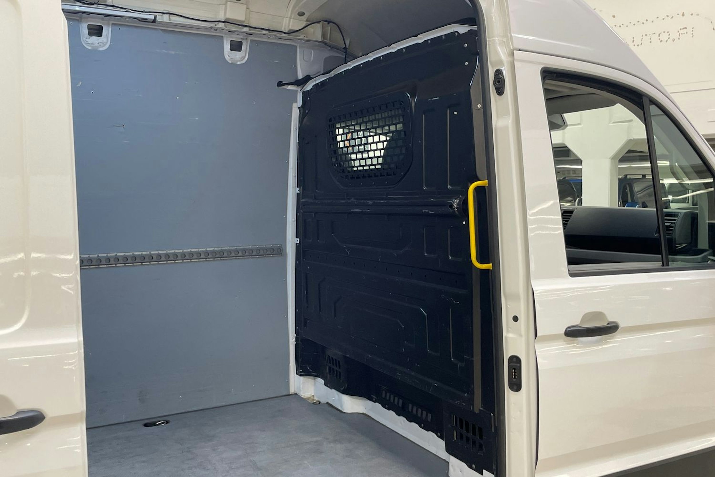 valkoinen Volkswagen Crafter 2023 kuva 14.