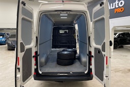 valkoinen Volkswagen Crafter 2023 kuva 15.