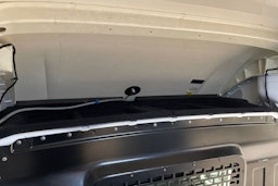 valkoinen Volkswagen Crafter 2023 kuva 17.