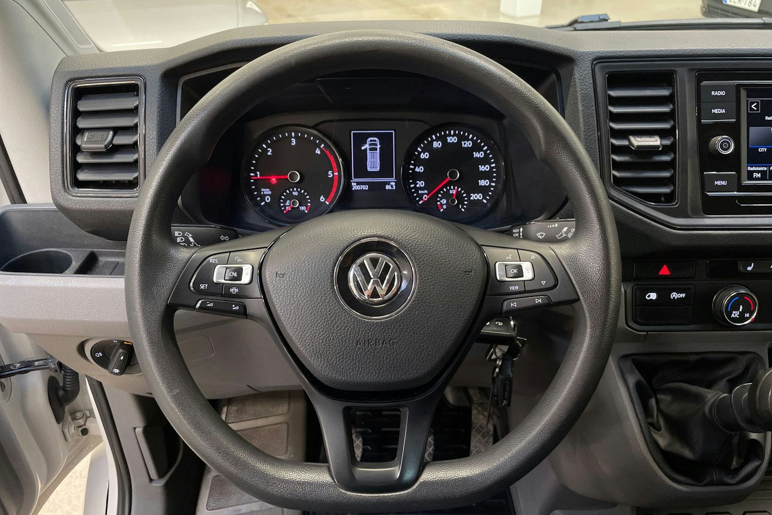 valkoinen Volkswagen Crafter 2023 kuva 18.