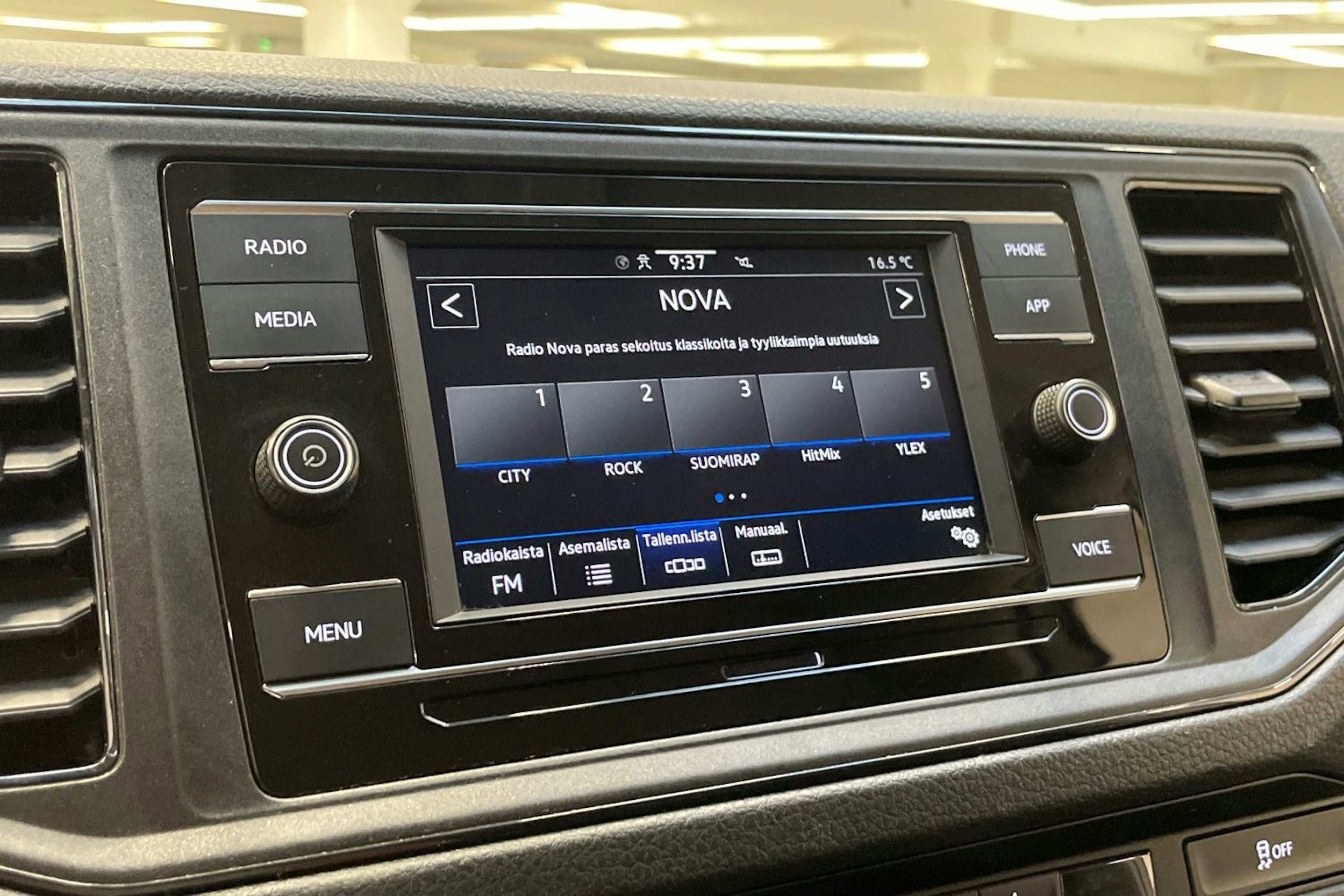 valkoinen Volkswagen Crafter 2023 kuva 22.