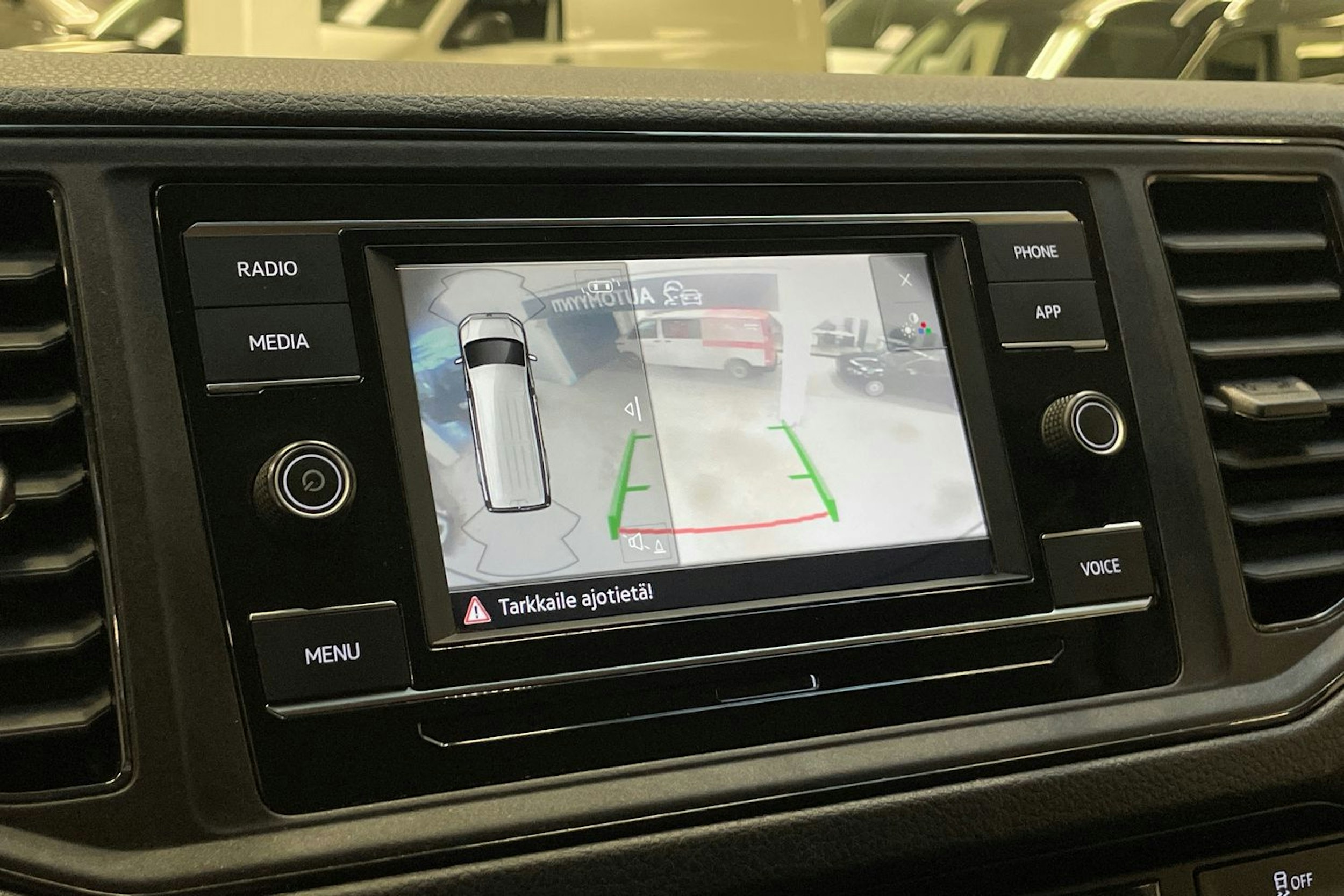 valkoinen Volkswagen Crafter 2023 kuva 26.