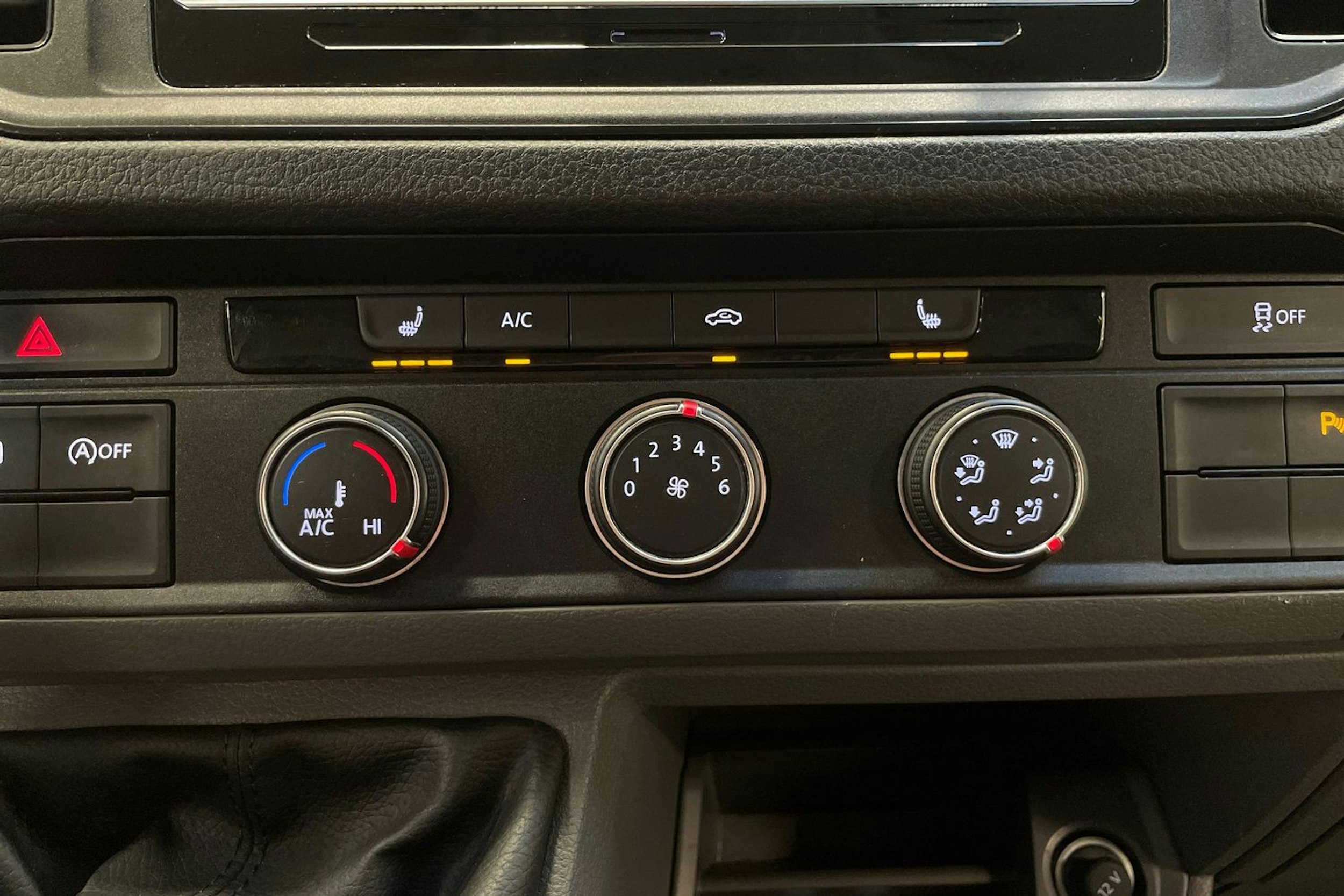 valkoinen Volkswagen Crafter 2023 kuva 28.