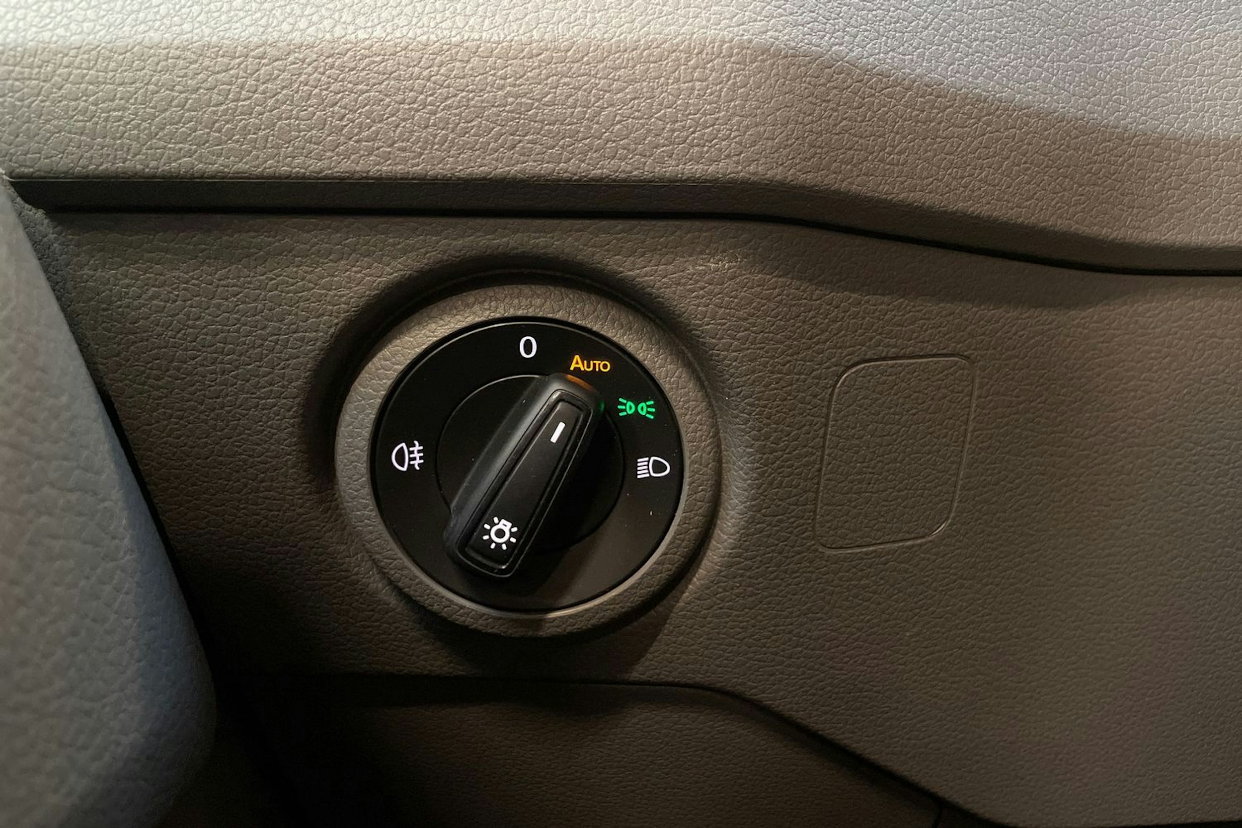 valkoinen Volkswagen Crafter 2023 kuva 29.