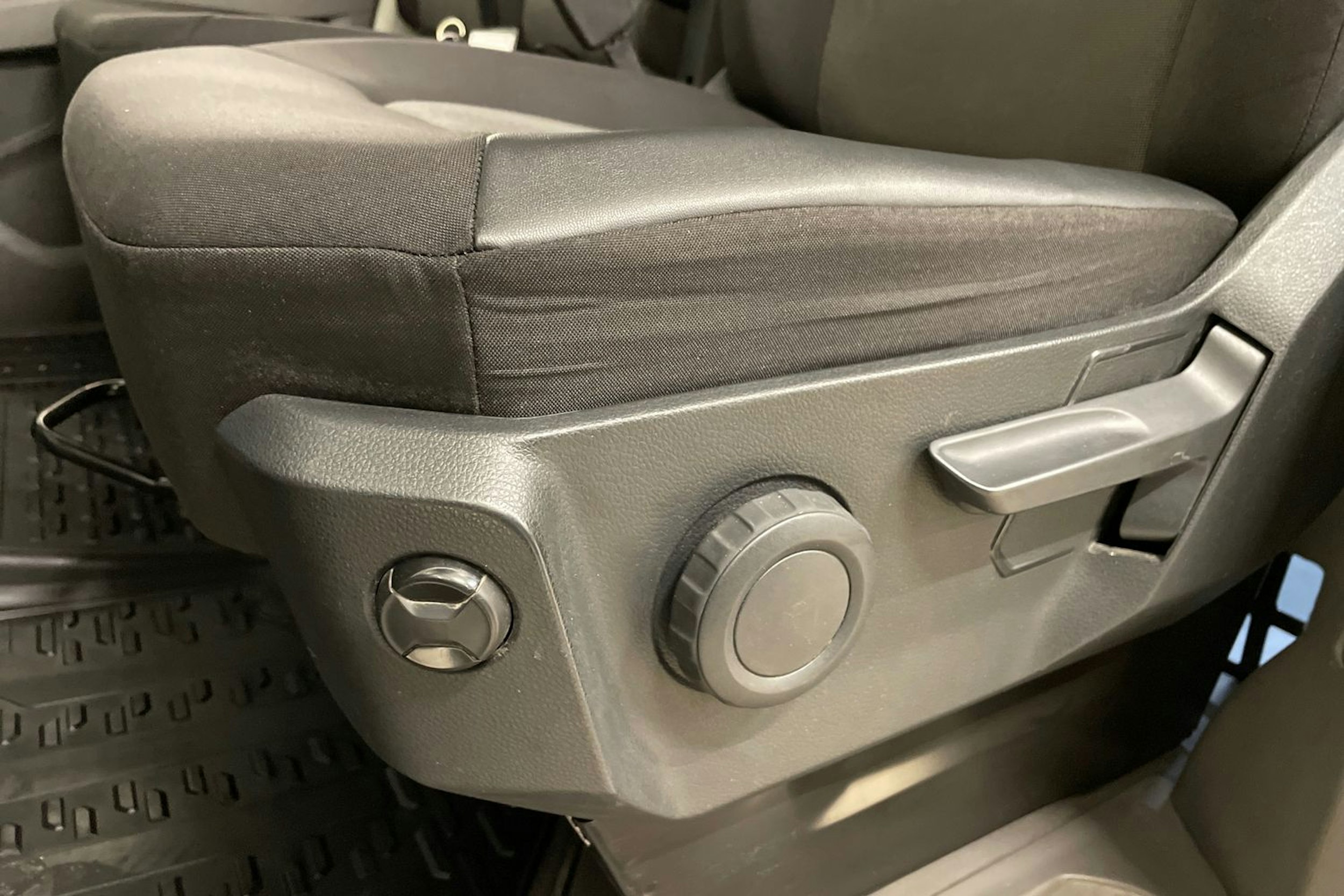 valkoinen Volkswagen Crafter 2023 kuva 33.