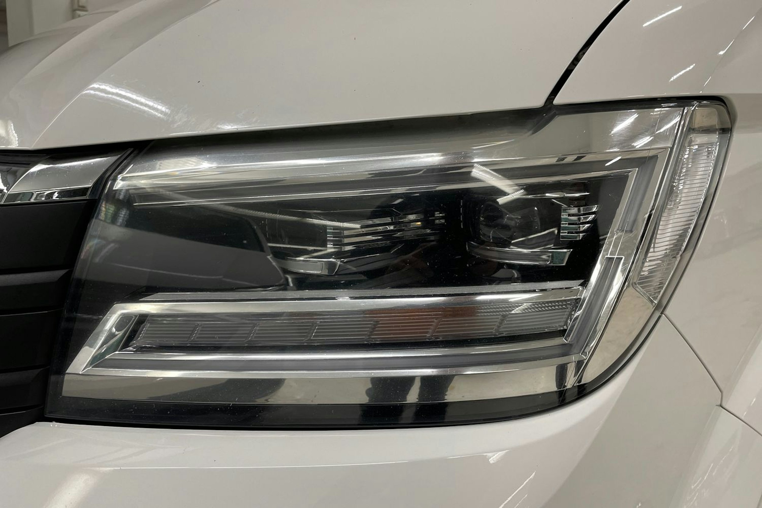 valkoinen Volkswagen Crafter 2023 kuva 34.