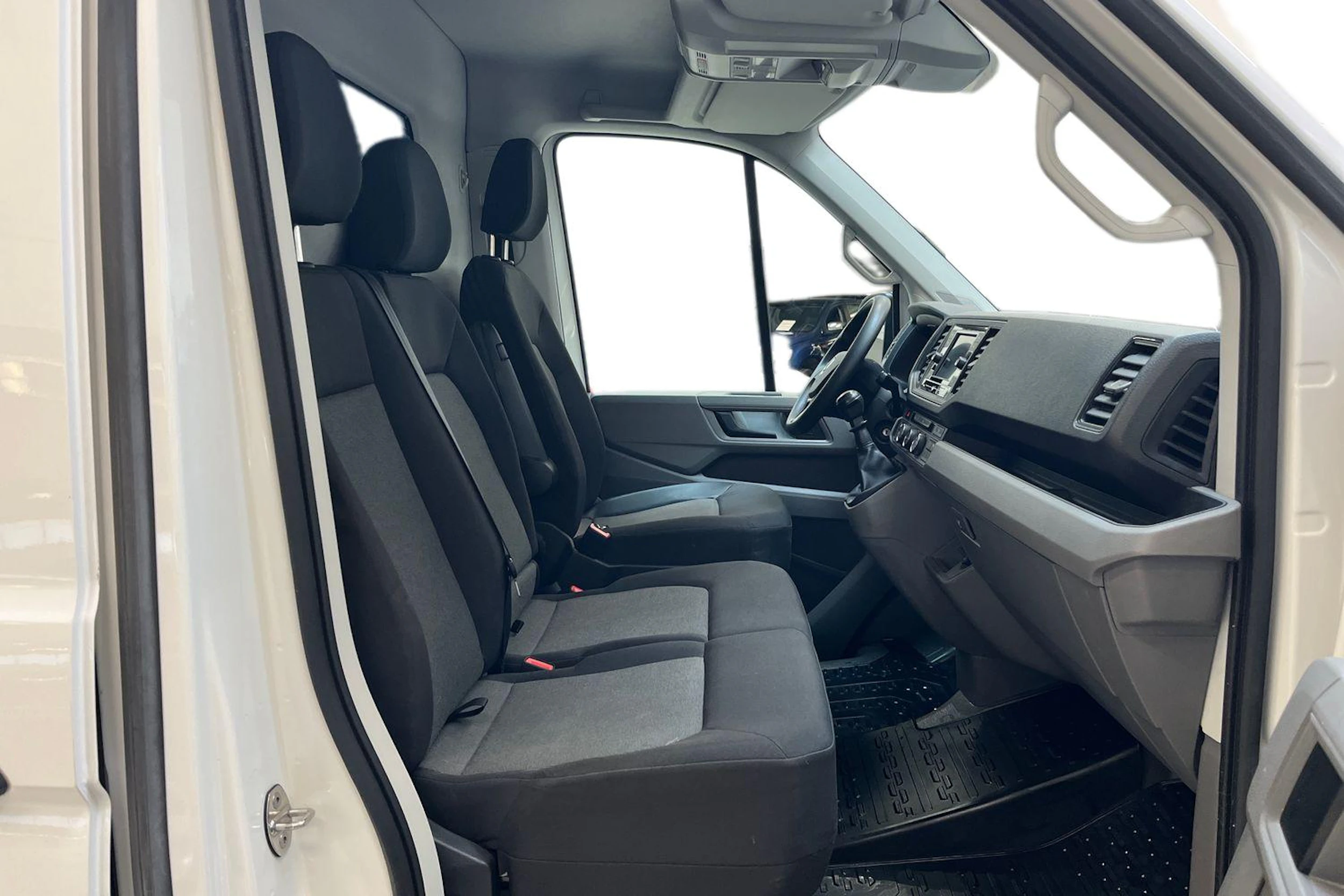 valkoinen Volkswagen Crafter 2023 kuva 11.