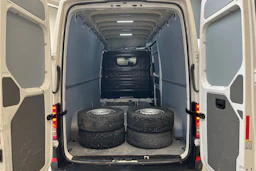 valkoinen Volkswagen Crafter 2023 kuva 15.