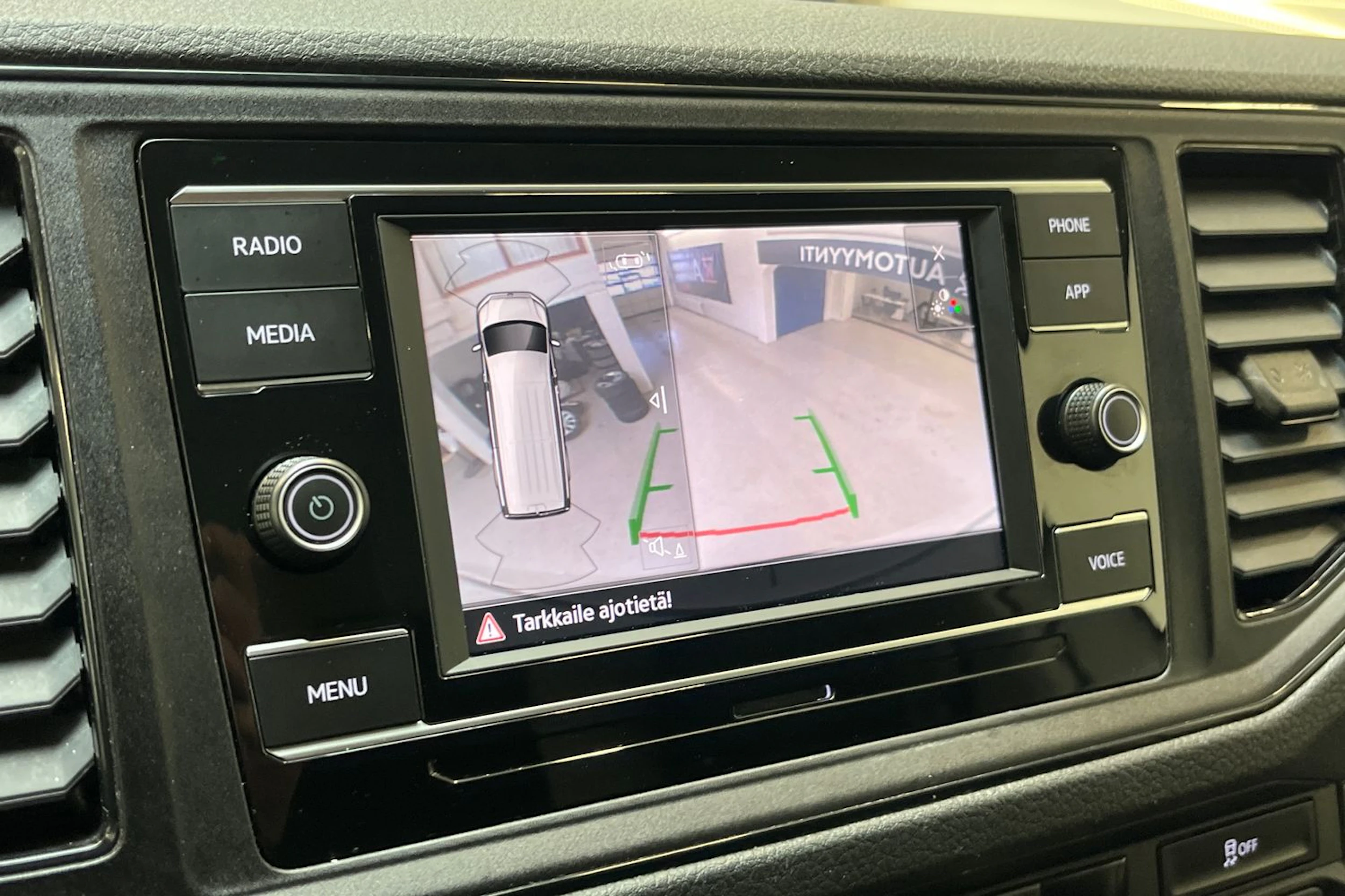 valkoinen Volkswagen Crafter 2023 kuva 17.