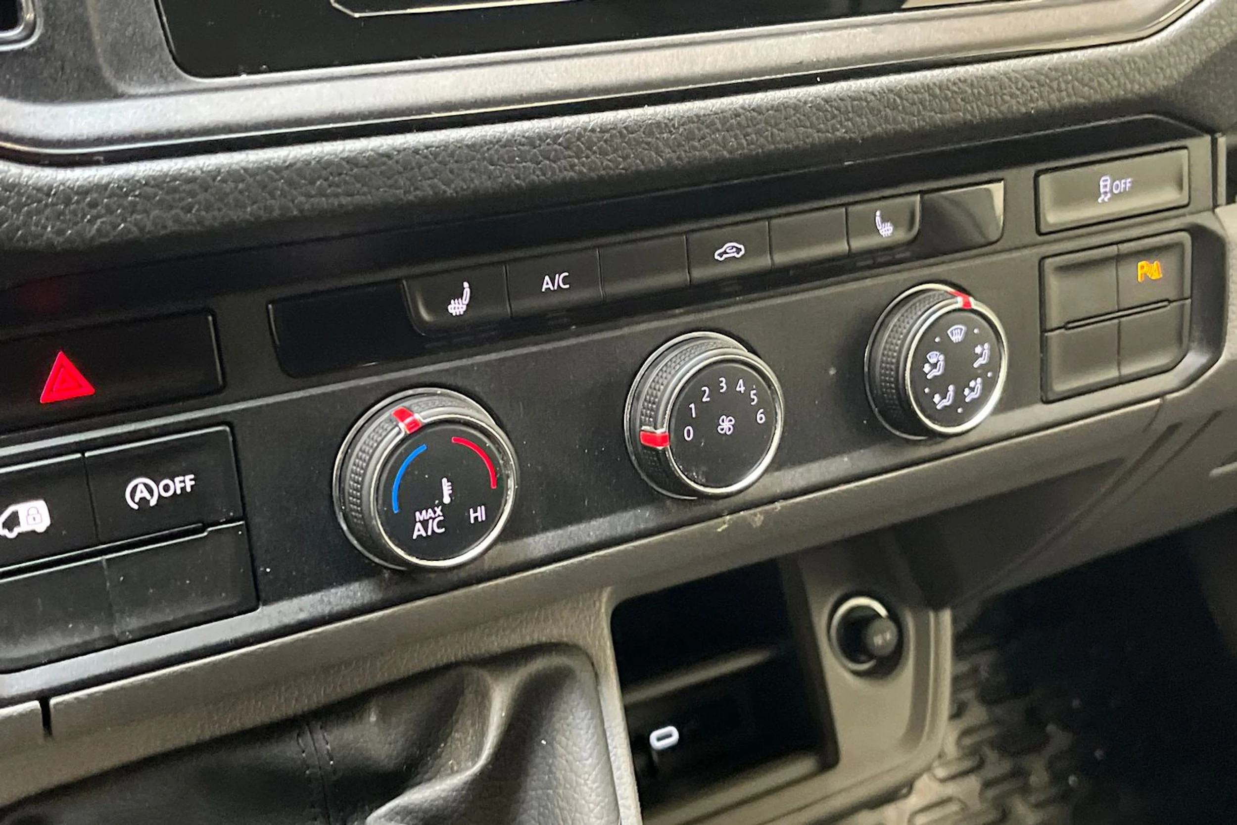 valkoinen Volkswagen Crafter 2023 kuva 18.