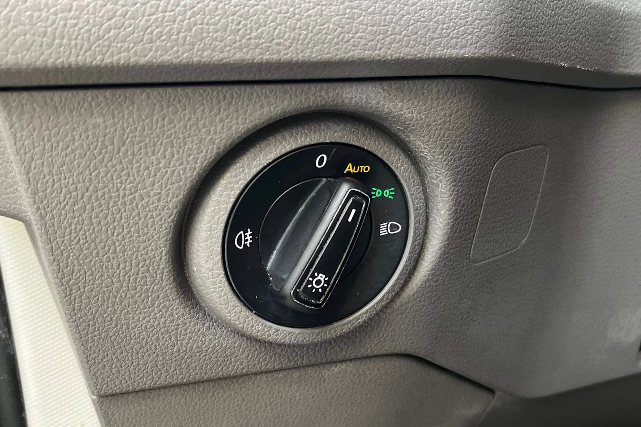 valkoinen Volkswagen Crafter 2023 kuva 19.