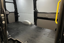 musta Volkswagen Crafter 2023 kuva 8.