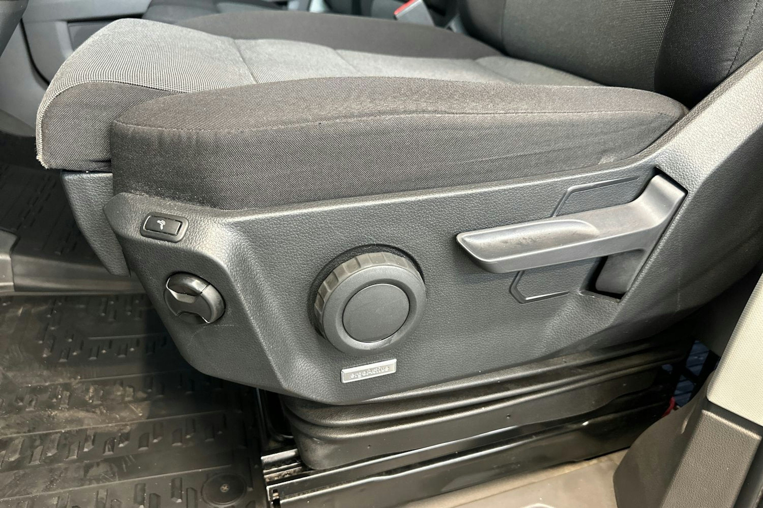 musta Volkswagen Crafter 2023 kuva 10.