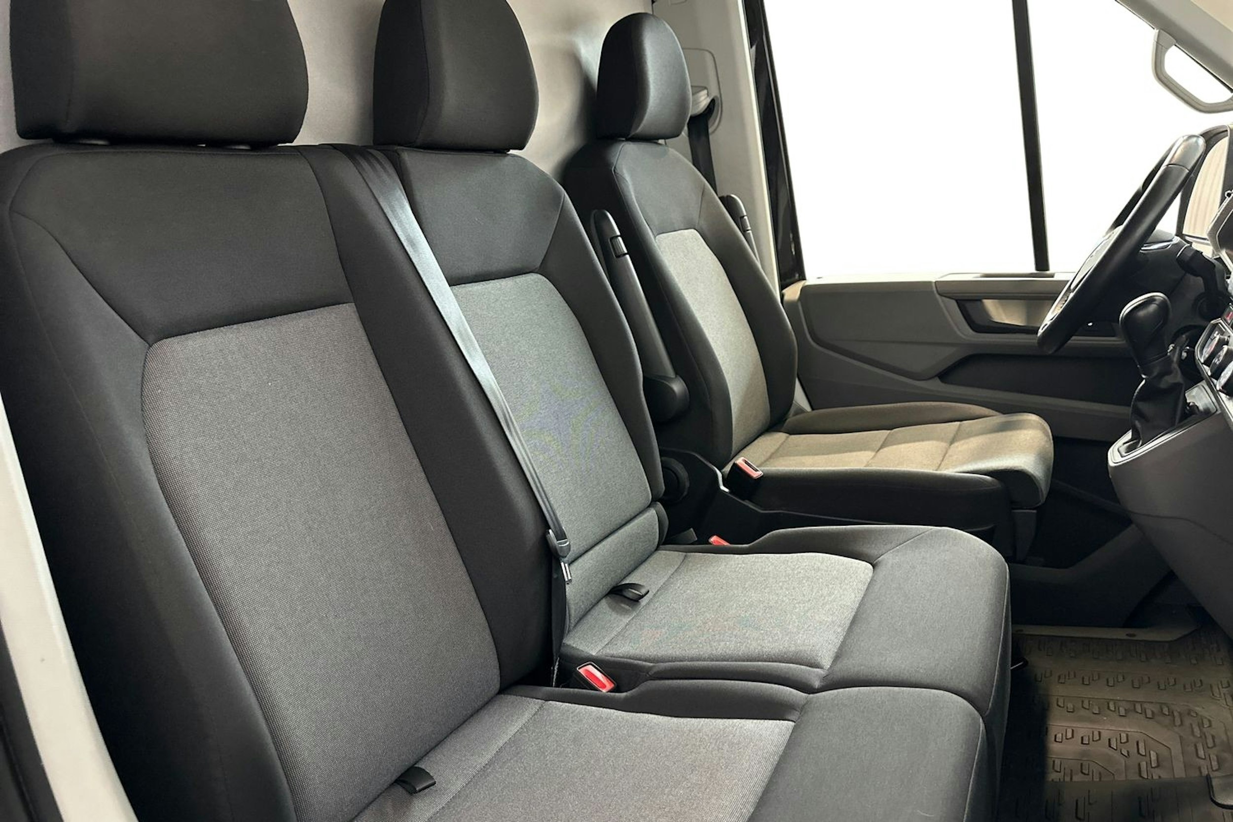 musta Volkswagen Crafter 2023 kuva 11.