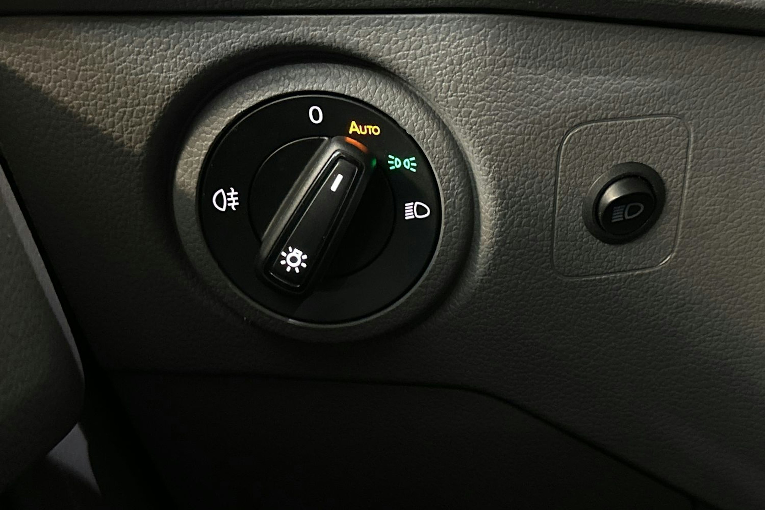 musta Volkswagen Crafter 2023 kuva 16.