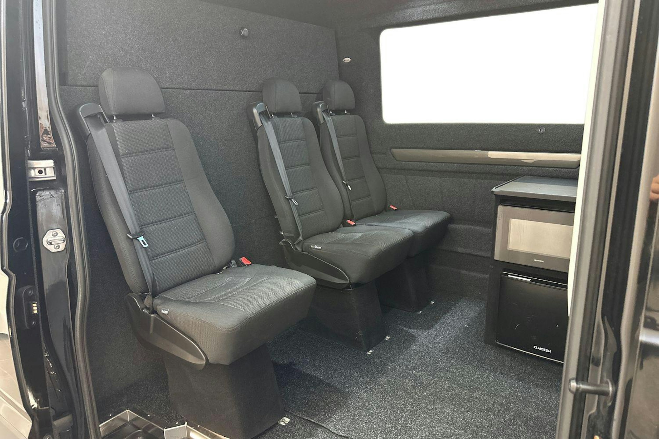 musta Volkswagen Crafter 2023 kuva 10.