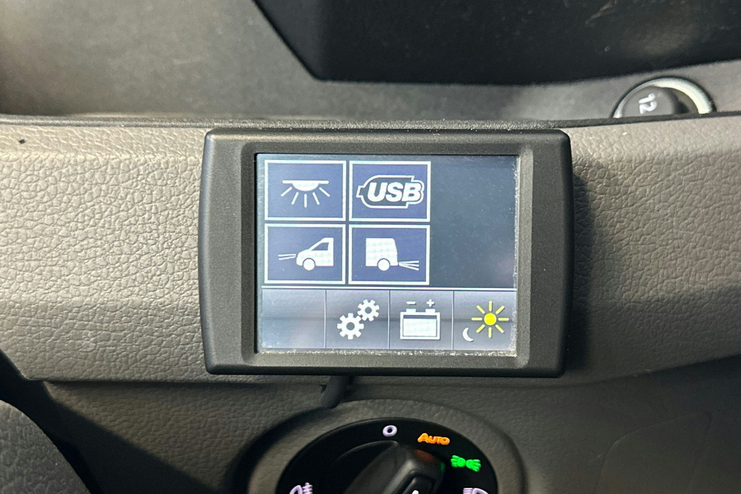 musta Volkswagen Crafter 2023 kuva 15.