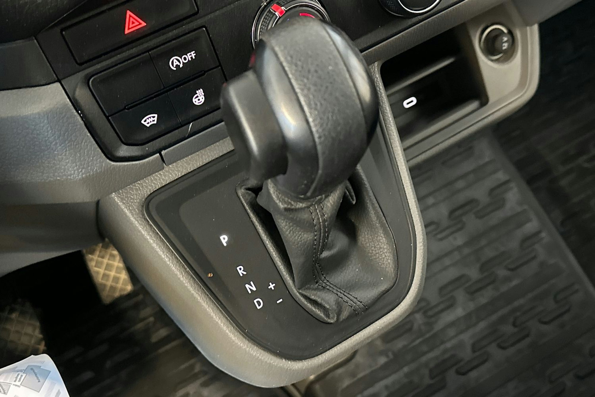 musta Volkswagen Crafter 2023 kuva 26.