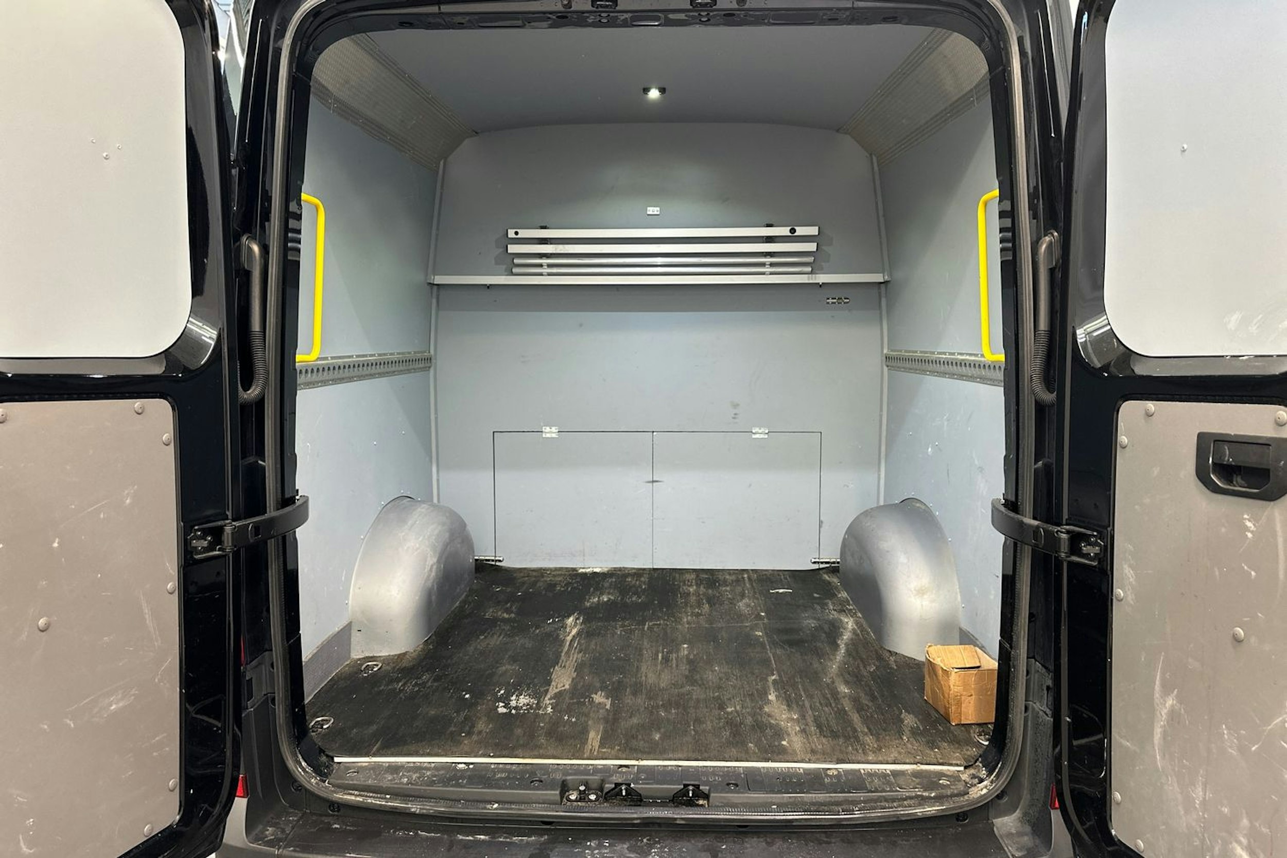musta Volkswagen Crafter 2023 kuva 34.