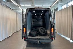harmaa Volkswagen Crafter 2023 kuva 15.