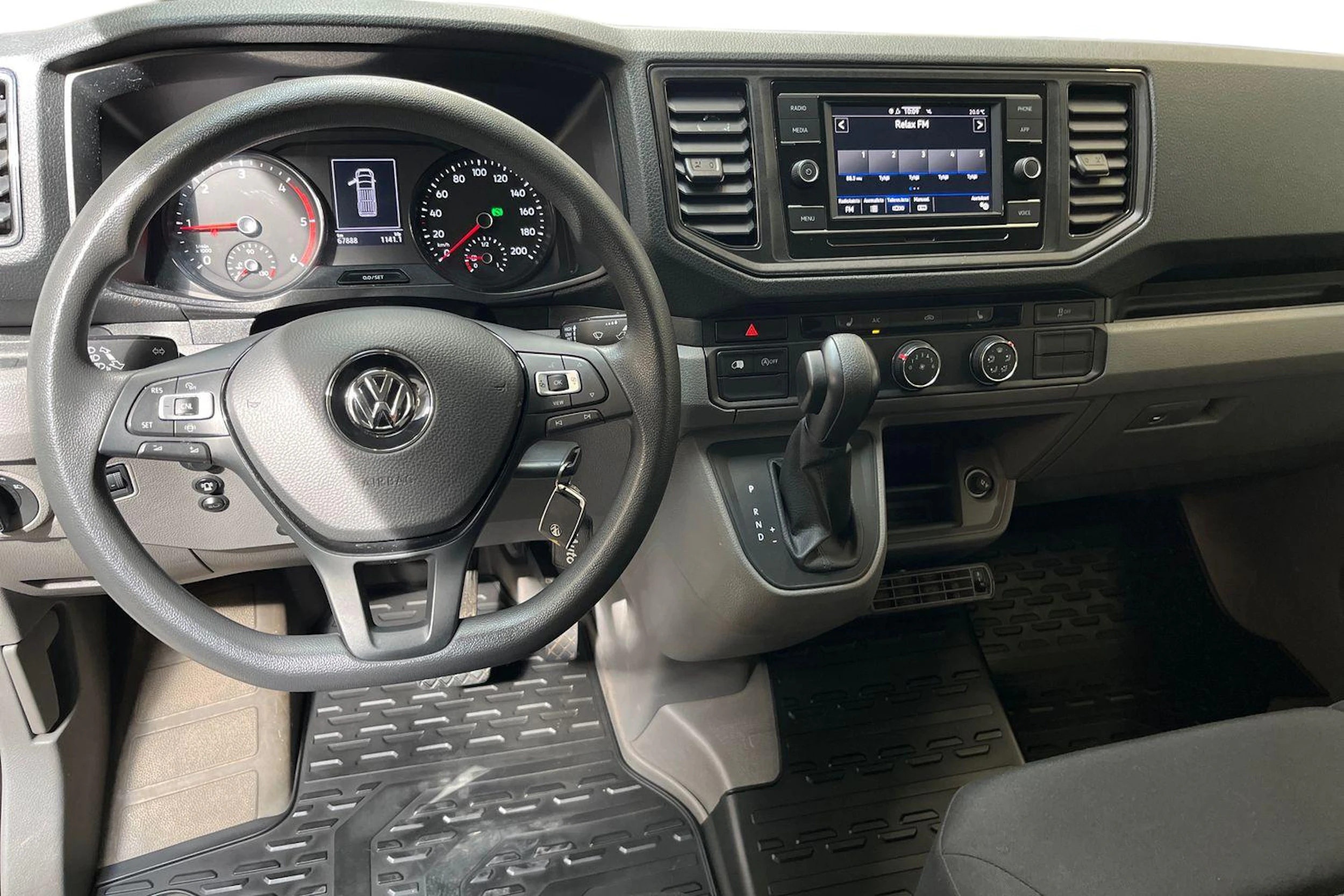 harmaa Volkswagen Crafter 2023 kuva 9.