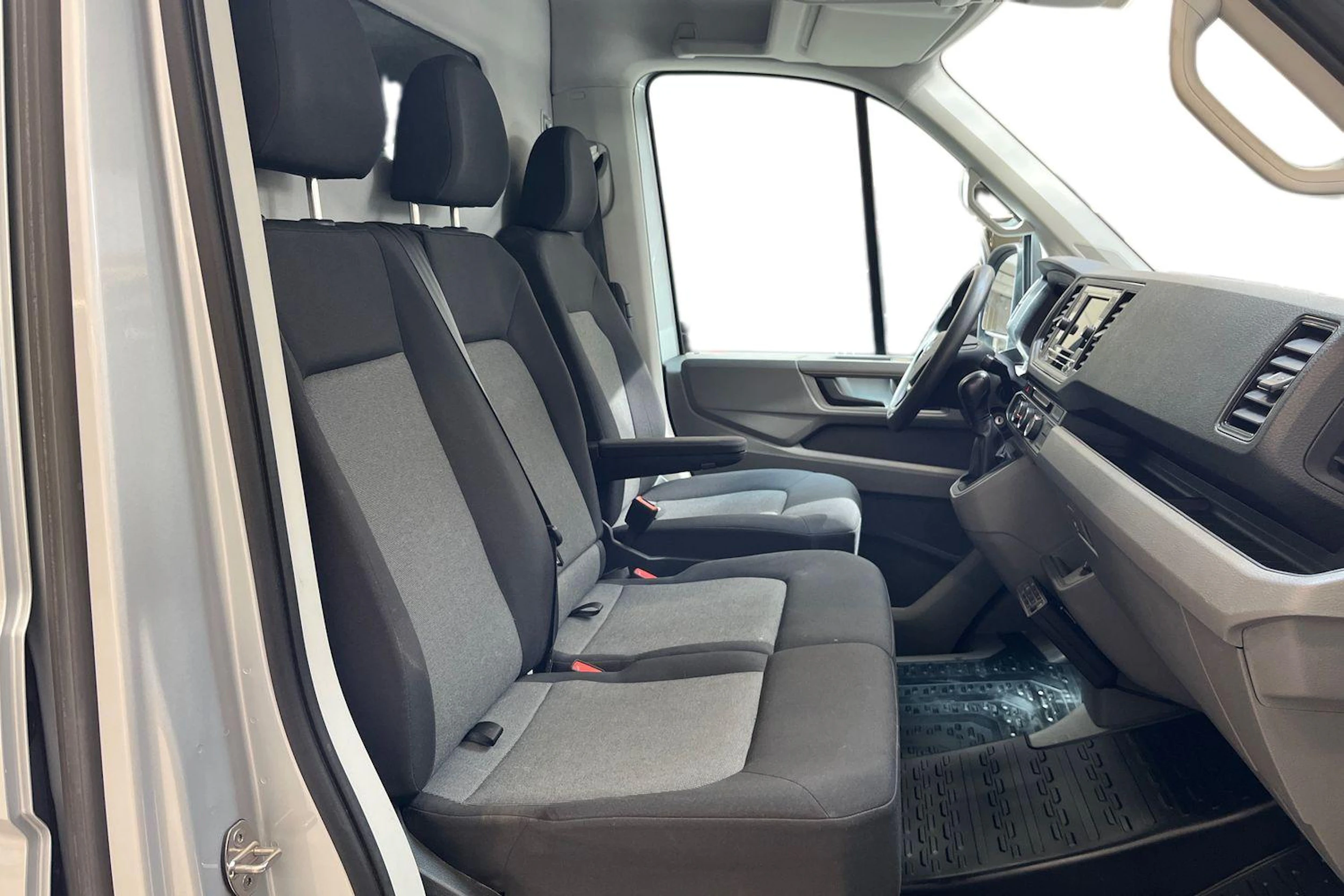 harmaa Volkswagen Crafter 2023 kuva 11.