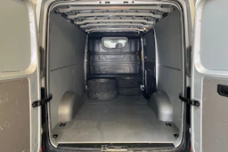 harmaa Volkswagen Crafter 2023 kuva 16.