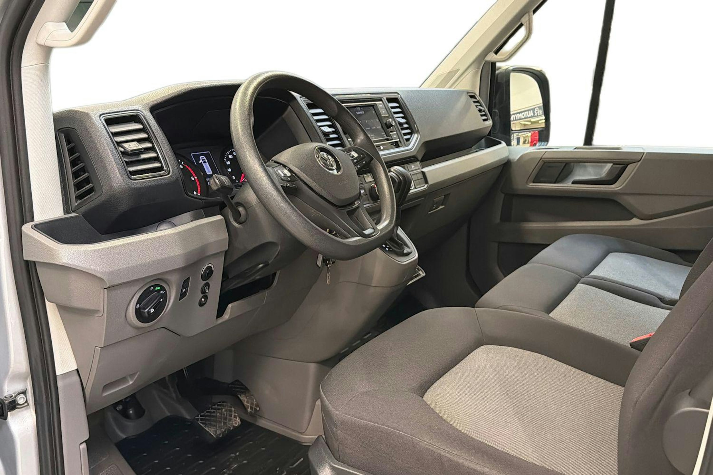 harmaa Volkswagen Crafter 2023 kuva 8.