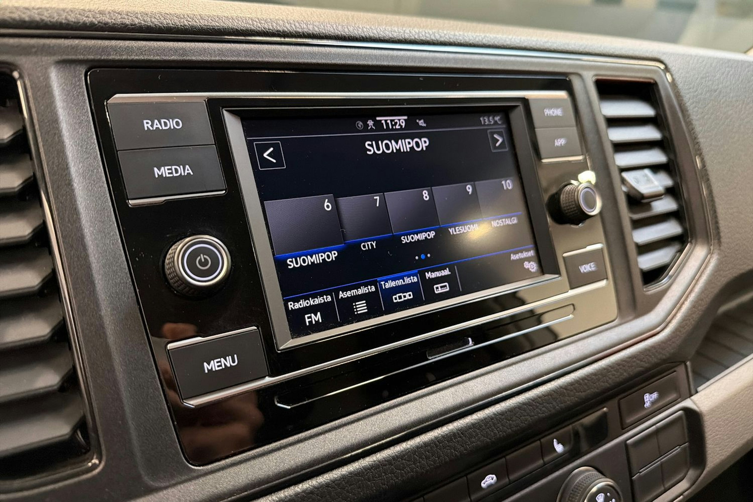 harmaa Volkswagen Crafter 2023 kuva 17.