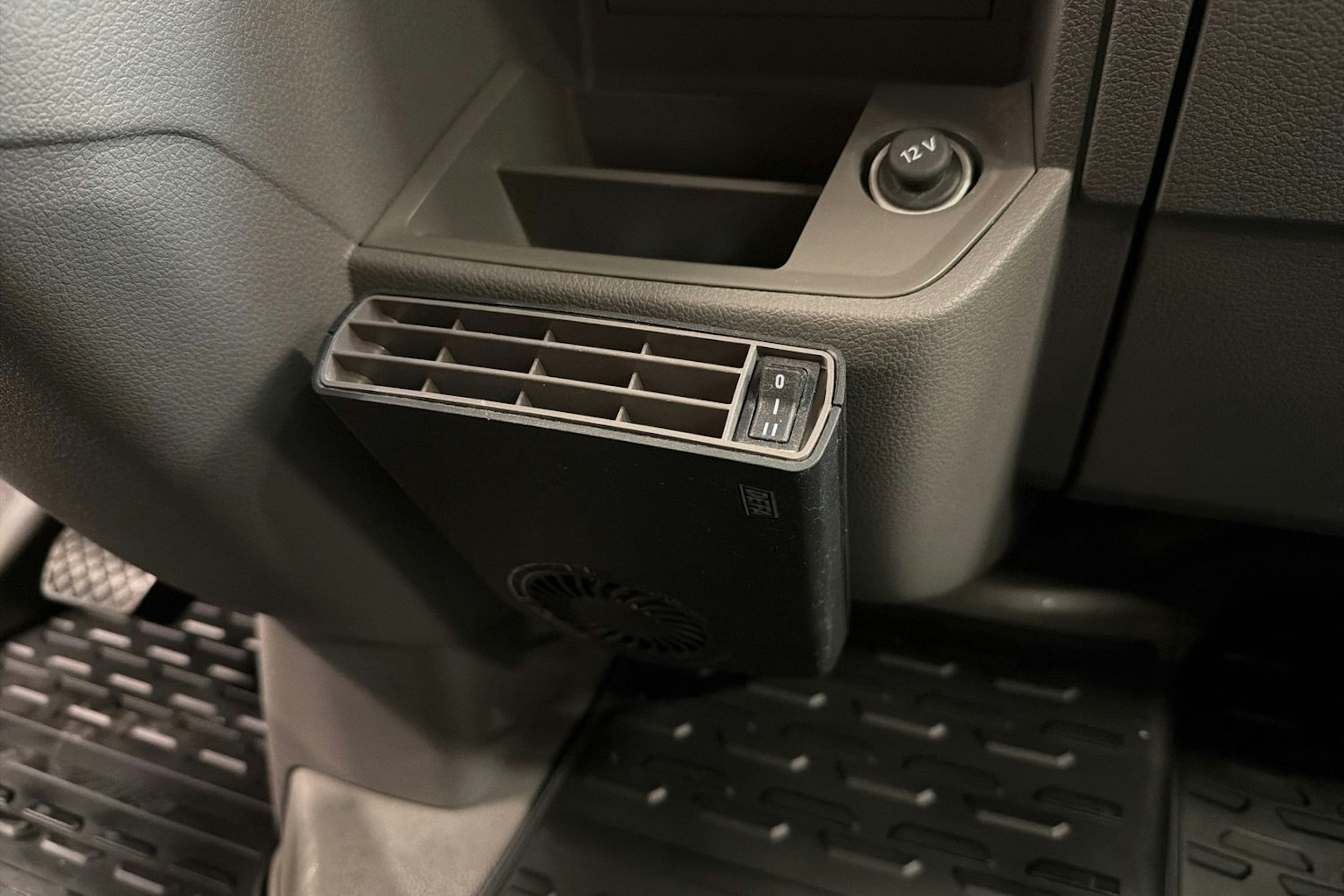 harmaa Volkswagen Crafter 2023 kuva 22.