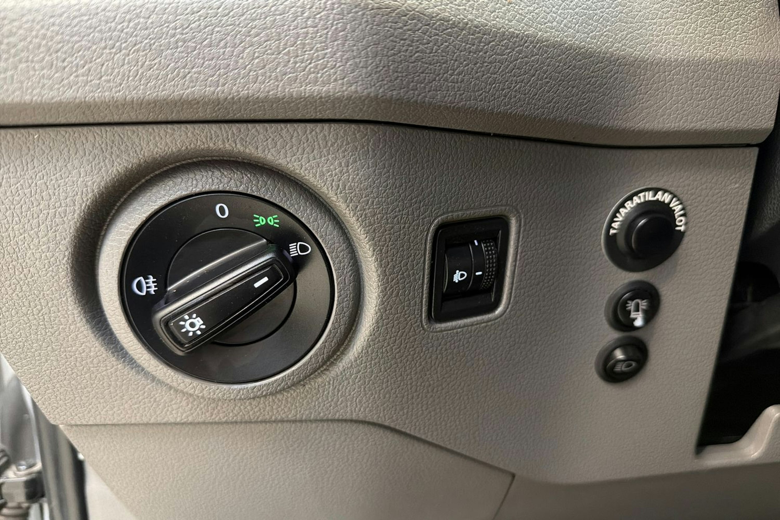 harmaa Volkswagen Crafter 2023 kuva 24.