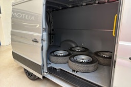 harmaa Volkswagen Crafter 2023 kuva 27.