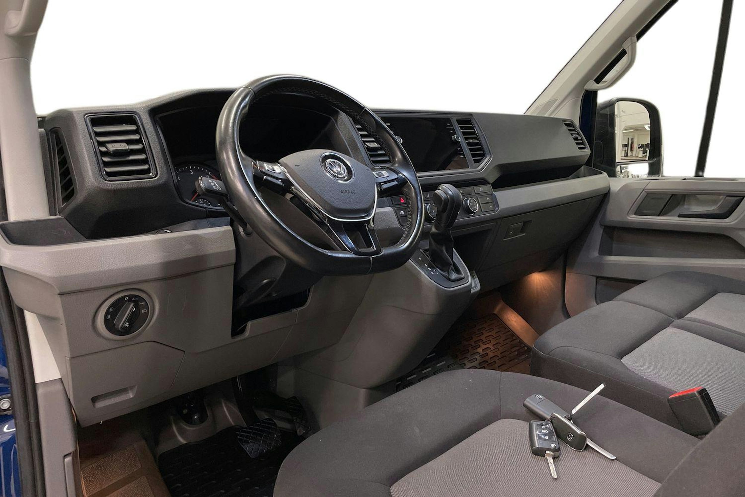 sininen Volkswagen Crafter 2023 kuva 6.