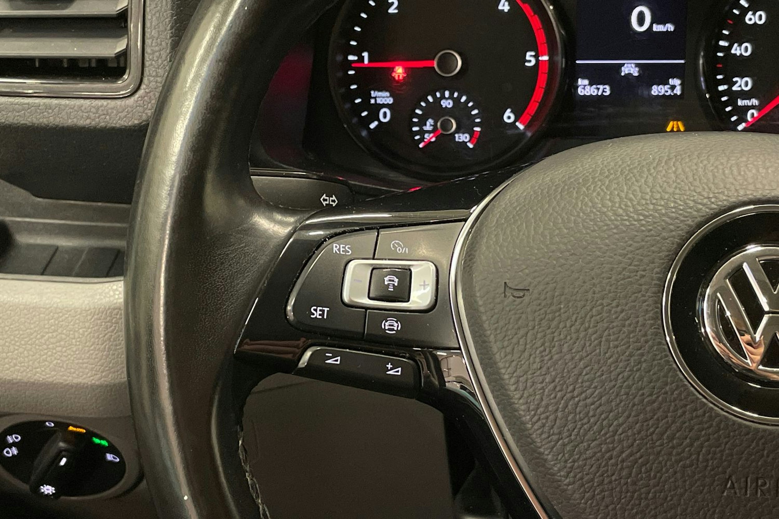 sininen Volkswagen Crafter 2023 kuva 14.