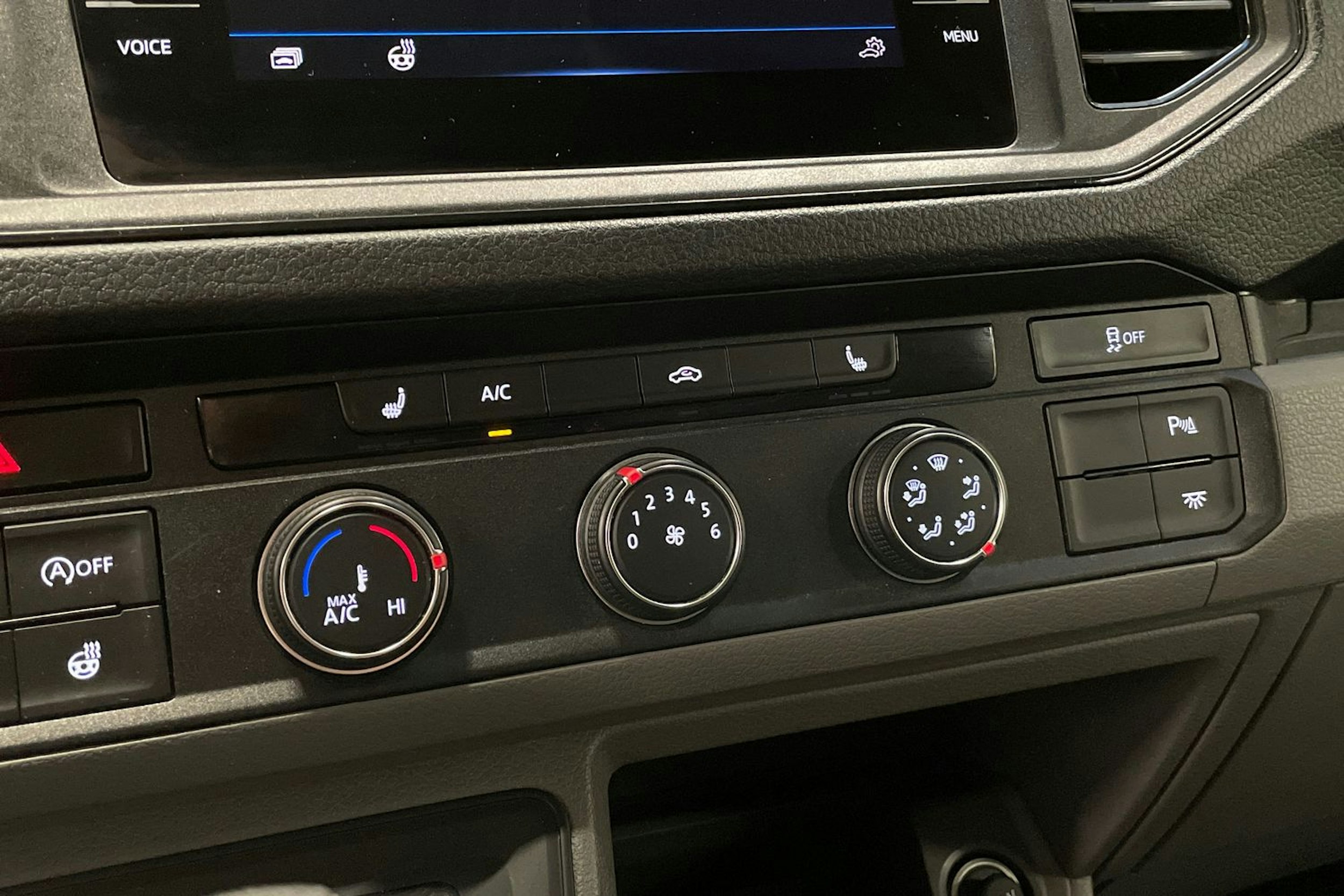 sininen Volkswagen Crafter 2023 kuva 18.