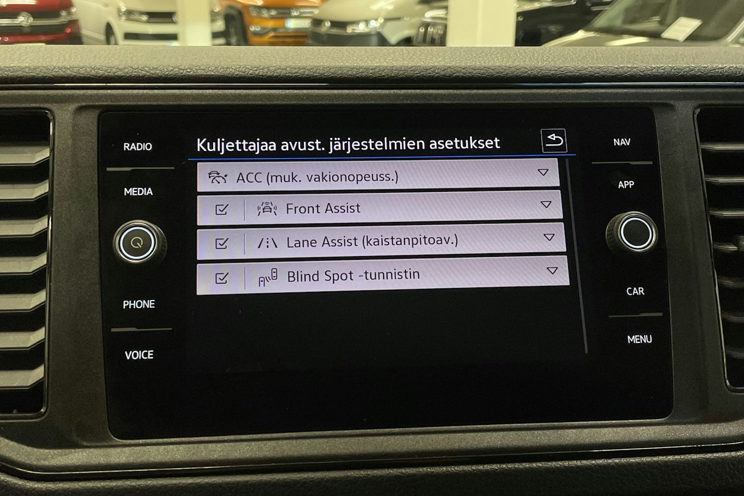 sininen Volkswagen Crafter 2023 kuva 24.