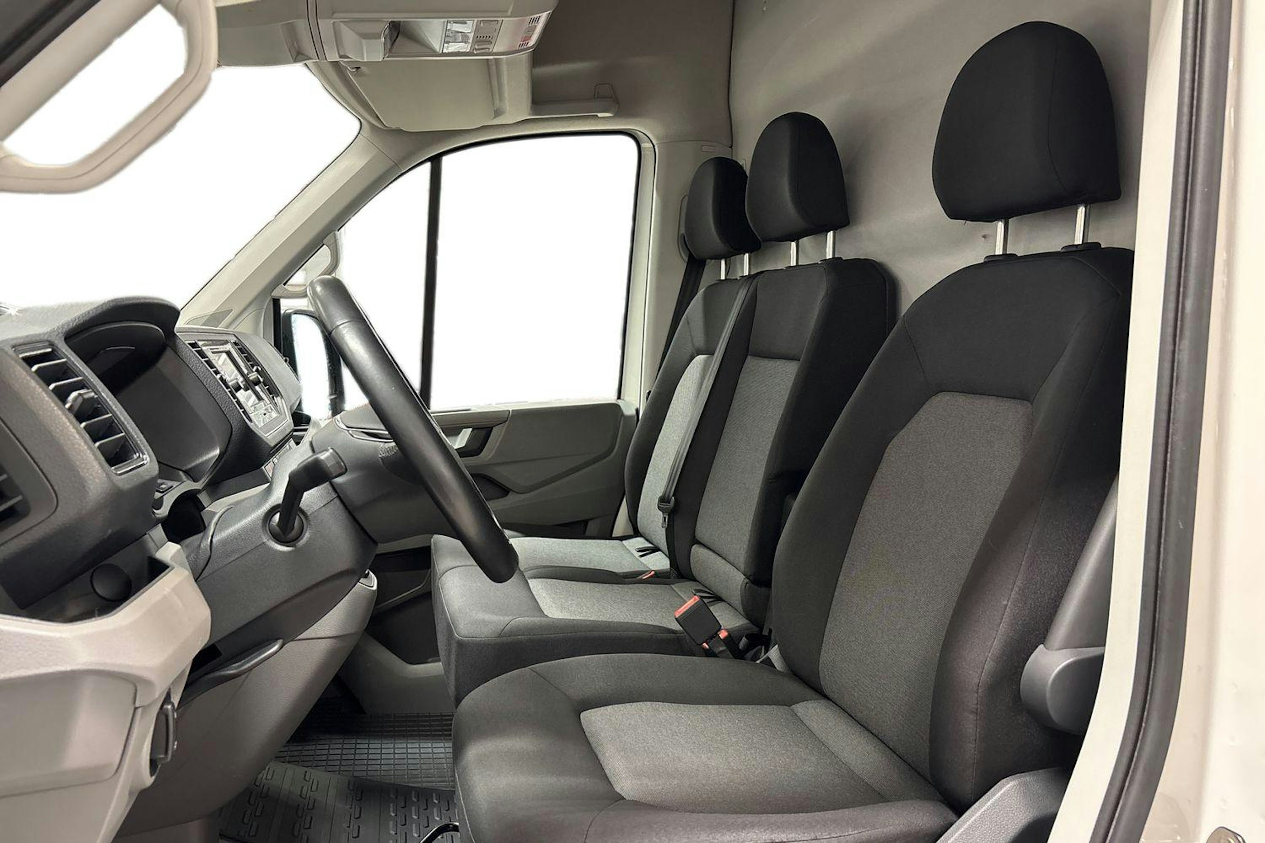 valkoinen Volkswagen Crafter 2023 kuva 10.