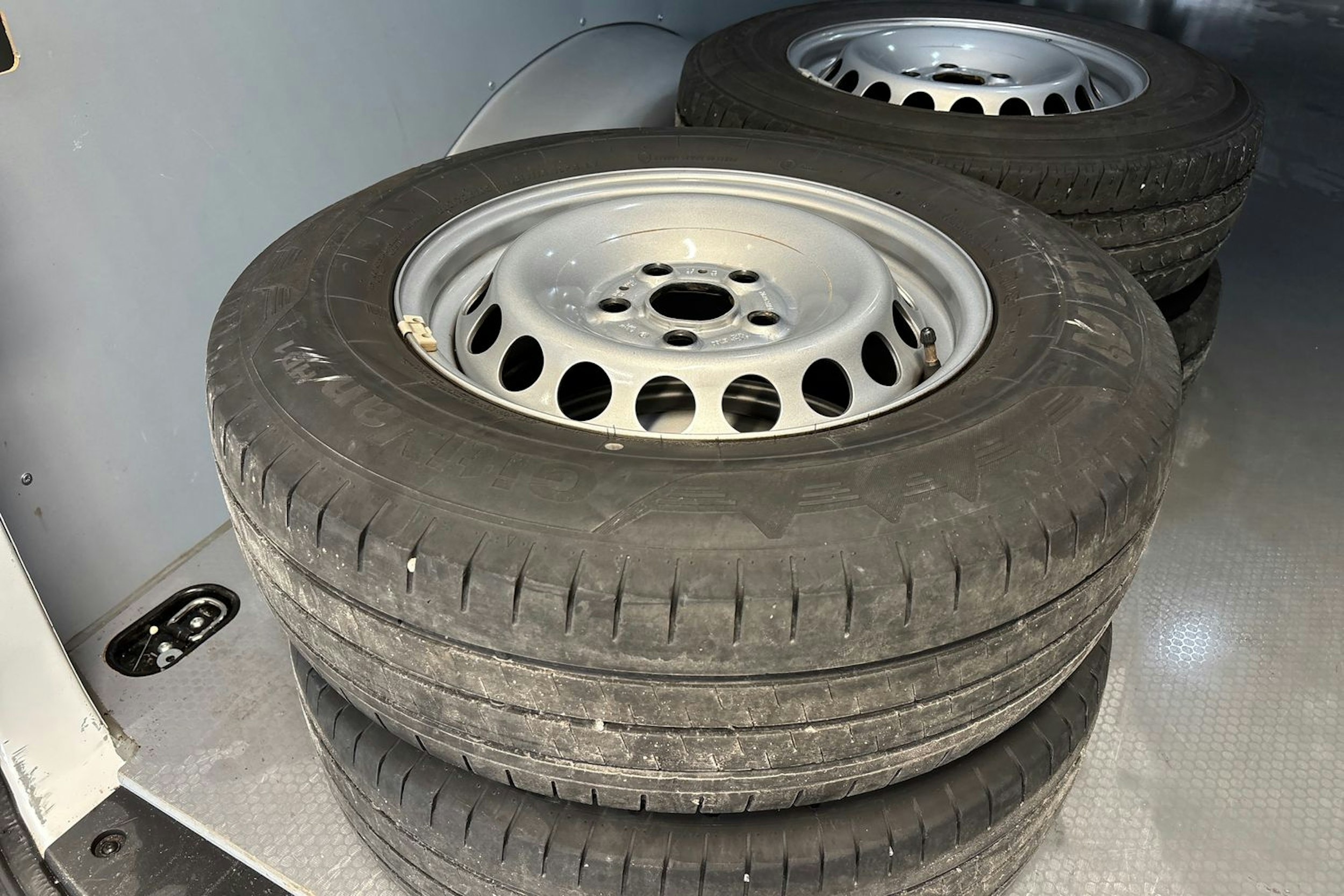 valkoinen Volkswagen Crafter 2023 kuva 13.